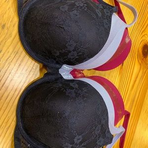 VS 36 D Bras - (3 in grouping)